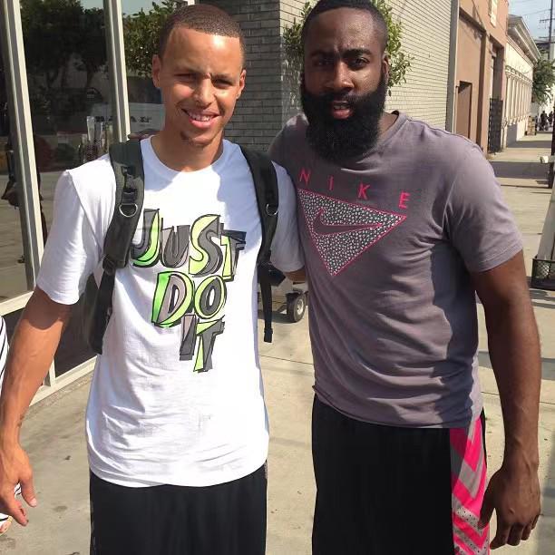 官方：22岁195cm前锋大卫相泽加盟神户胜利船