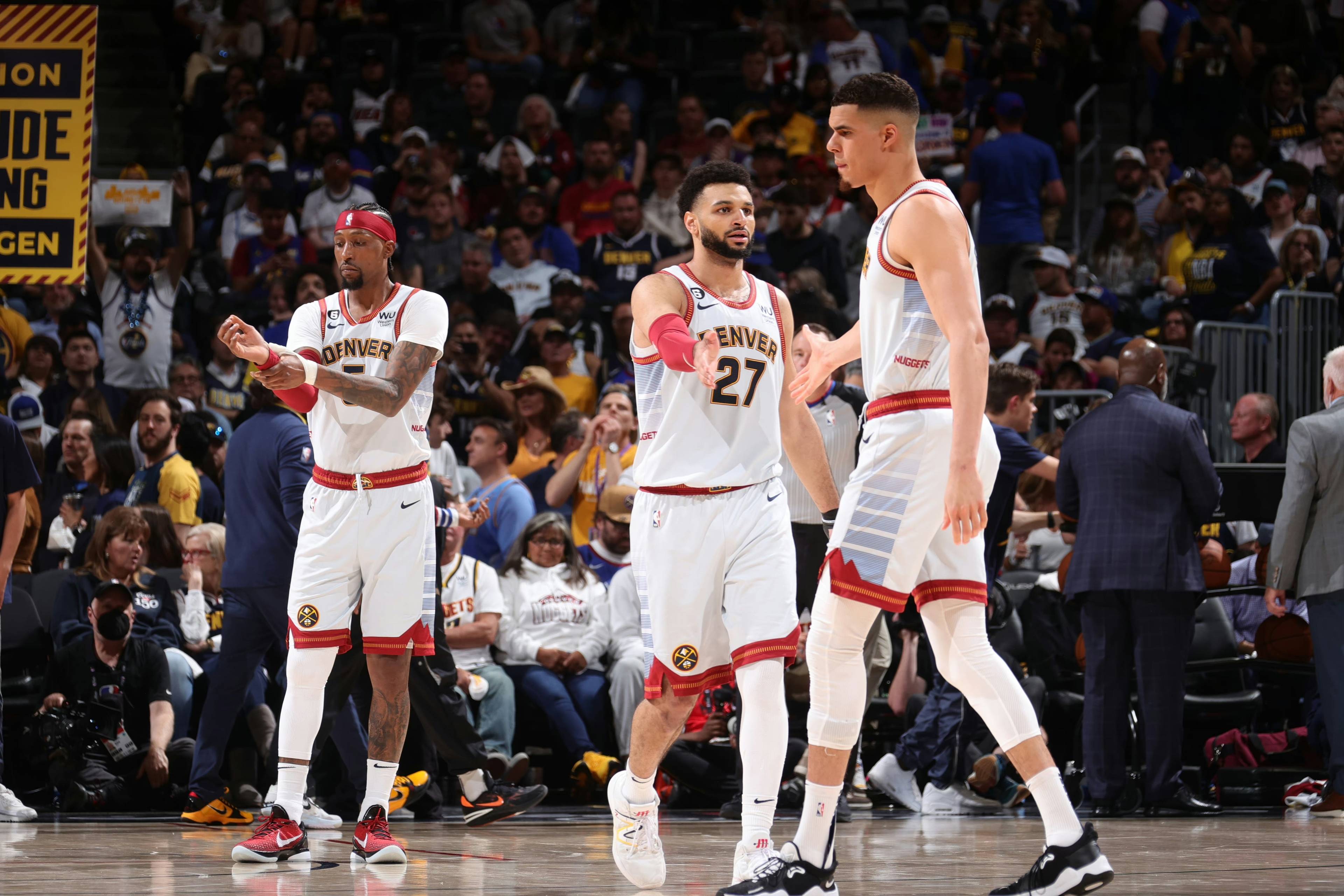 字母哥：我跟詹姆斯要了球衣！我永远敬仰詹姆斯