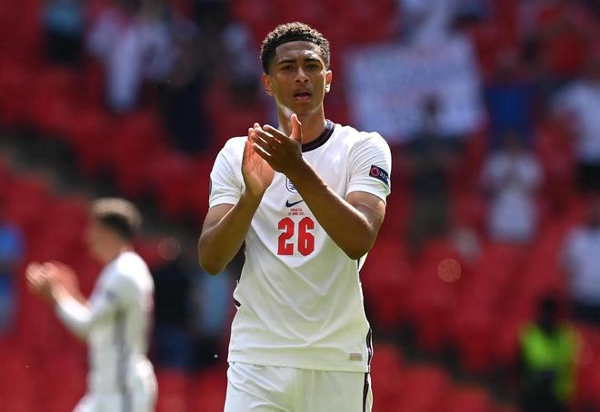 成都球迷怒喷自家球员：球迷和谁有仇你们就输谁，我们要不要脸？