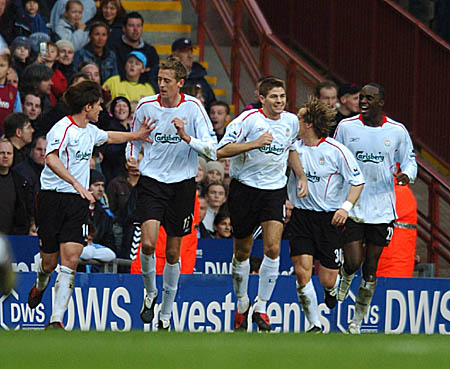 克莱顿替补6中5轰12分，爵士半场唯一上双球员